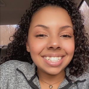 Meet your Posher, Selina